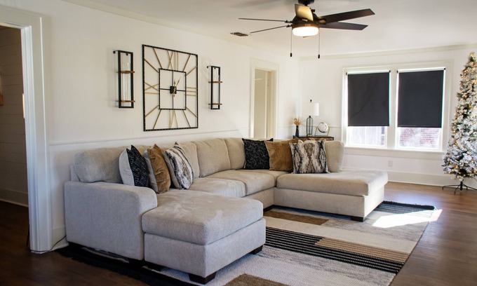 Sayles Blvd. Area Cottage | Relaxing 2-Bed Craftsman Home with Full Kitchen & Pet Friendly