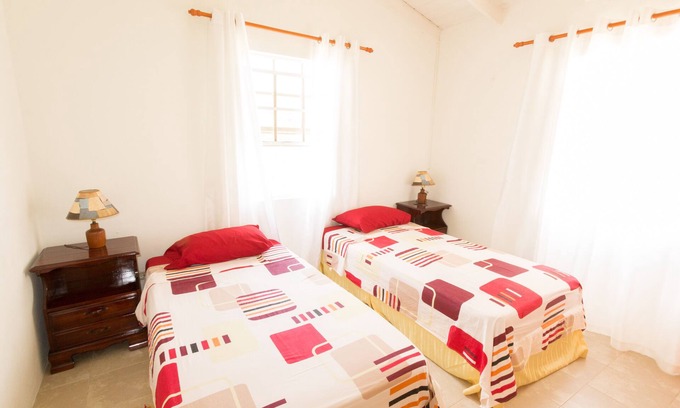 Welches Apartment | Peaceful 2 Bedroom Apt on Vibrant South Coast with Ocean View