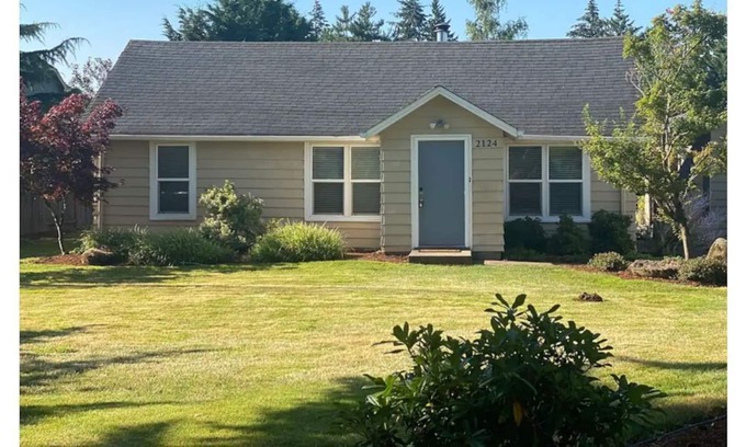 Camas House | Peaceful 2 Bedroom Retreat with Kitchen and Breakfast Included