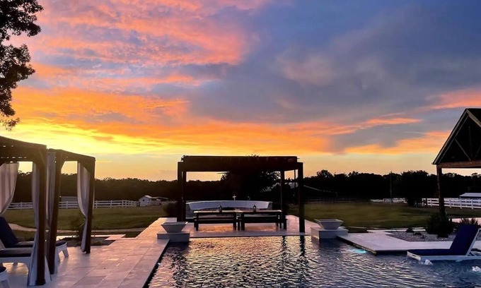 Burton Other | Serene 2 BR Farm Retreat with Spa & Pool Near Round Top