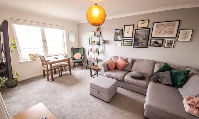 Falkirk Apartment | Relaxing 2Bed/2Bath Duplex in Falkirk for Families