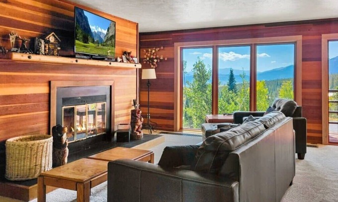 Wildernest Condo | Relaxing 2BR Retreat with Hot Tub and Free Shuttle Access