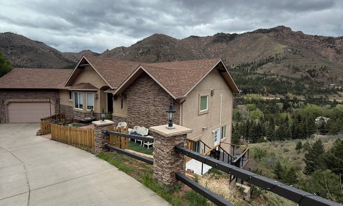 Cascade-Chipita Park Apartment | Tranquil 3-bedroom with WiFi in Cascade-Green Mountain Falls-Woodland Park