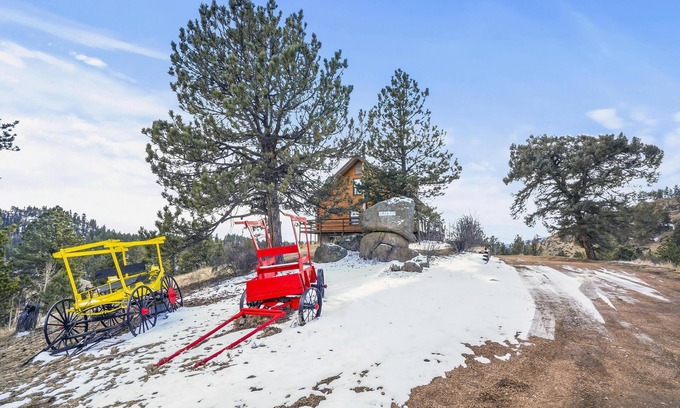 Florissant Cabin | Idyllic 30 Acre Retreat with Hot Tub and Family Amenities