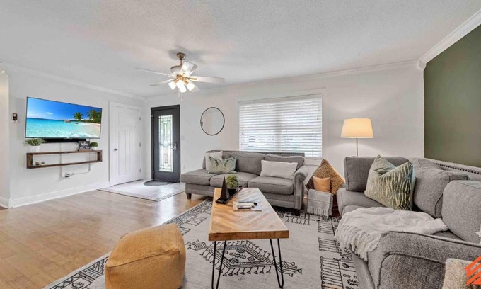 Lake Lorraine Apartment | Relaxing 3BR Family Retreat in Shalimar Near Water