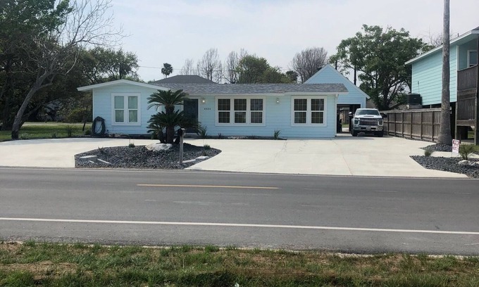 Flour Bluff House | Tranquil 4-bedroom house in Corpus Christi with WiFi and AC