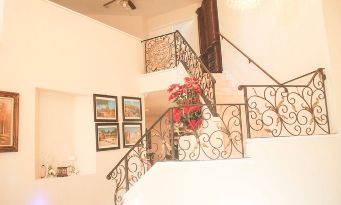 Southridge Village House | Inviting 4BR/3BA Private House with Yard & Spa Amenities