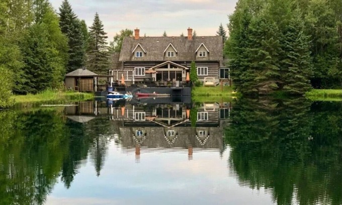 Uxbridge House | Serene 4BR Pondside Retreat with Hot Tub and Gym