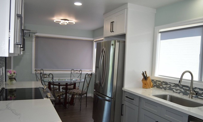 Kenmore House | Tranquil and Modern Home 3br a/c