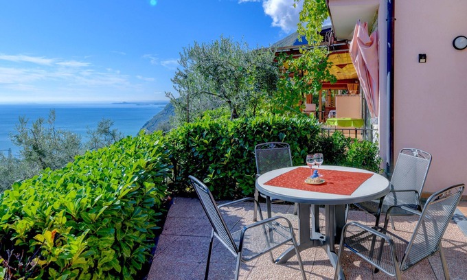 Oldesio Apartment | Idyllic Apartment "Sun" with Pool, Ocean Views & Terrace