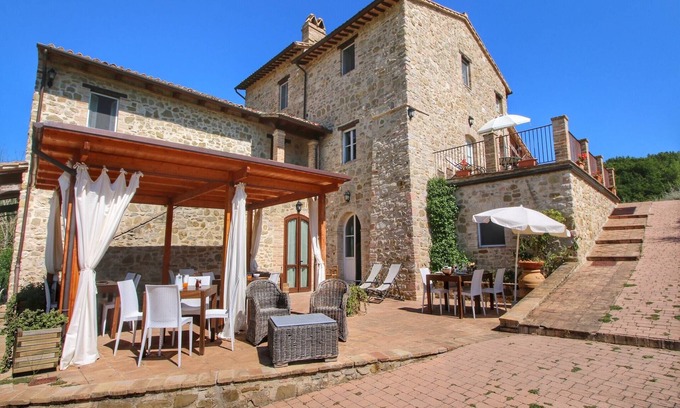 Assisi Cottage | Family-Friendly Getaway at Belvilla by OYO Ginestrilo