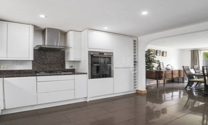 Larkfield House | Tranquil Aylesford Retreat with 5 Bedrooms