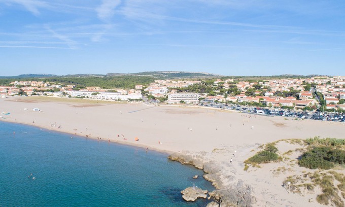 Saint-Pierre-la-Mer Apartment | Serene Beachfront Escape with Kitchen near Saint Pierre La Mer