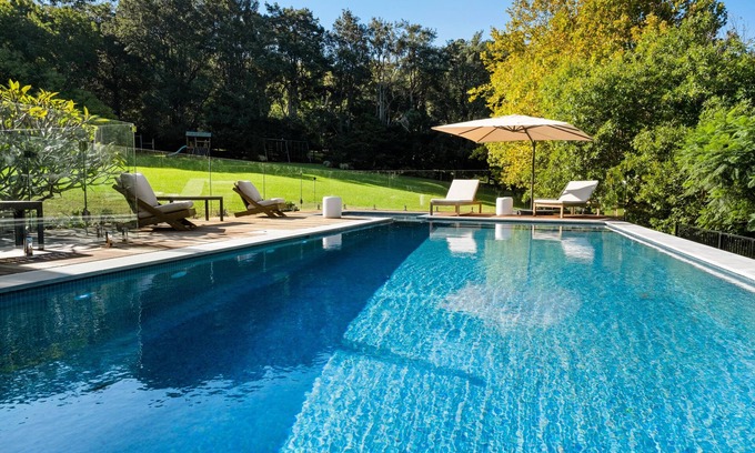 Kincumber House | Relaxing Bushland Retreat Steps from the Beach
