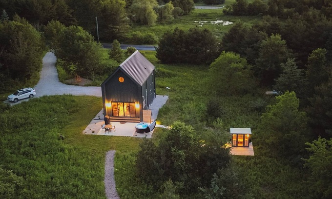 Cascade Cabin | Idyllic Cabin Retreat with Hot Tub and Sauna on 5 Acres