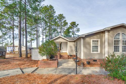 Cameron Apartment | Relaxing Cameron Retreat: Pet-Friendly & Spa Amenities