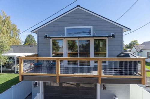 Redmond House | Serene Family Retreat with Child-Friendly Amenities