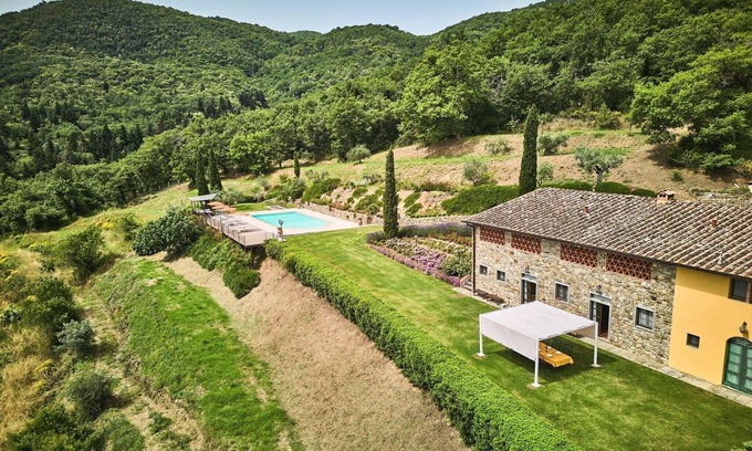 Neri Apartment | Pet-Friendly Villa Apartment with Pool and Breakfast Included