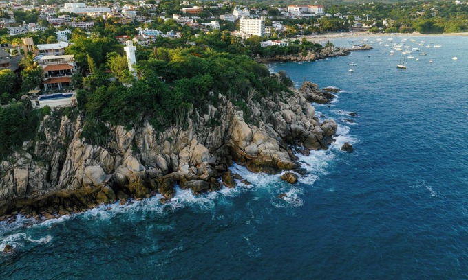 El Faro Apartment | Cozy Cliffside Retreat with Ocean Views and Spa Access