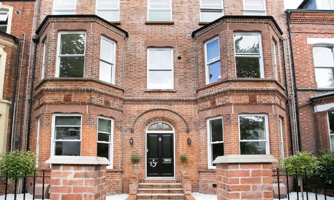 Queens Quarter Apartment | Cozy Retreat in Central Location with Top Amenities