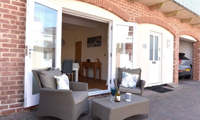 Meads Cottage | Serene Cottage with Ocean View and Outdoor Terrace
