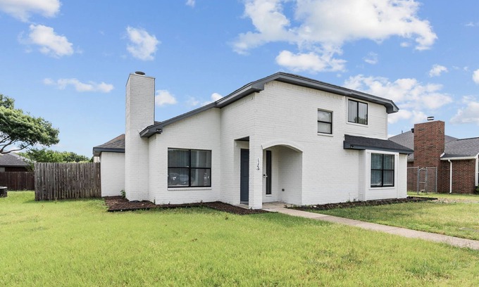 Duncanville House | Inviting 3 Bedroom Home in Duncanville with Lake View