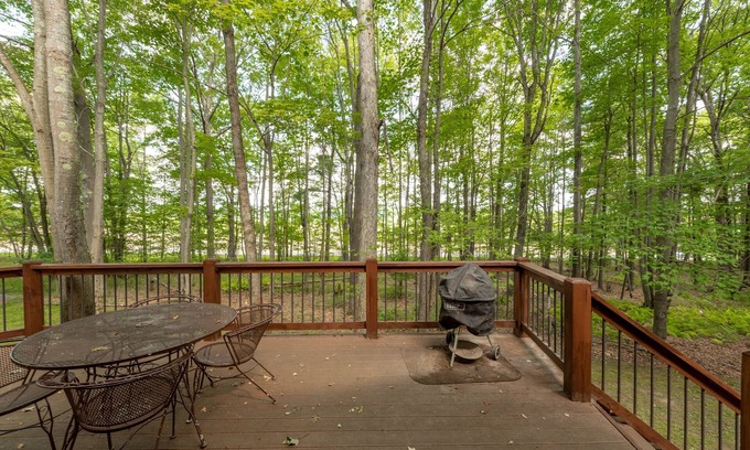 Blakeslee House | Pet-Friendly Retreat with Lake Access and Cozy Fire Pit