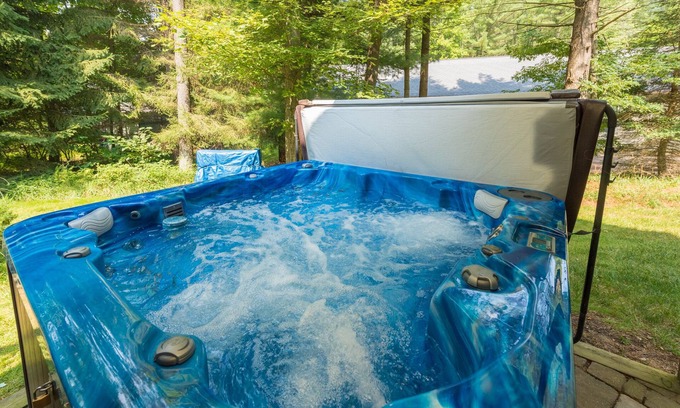 Oakland House | Relaxing Stay: Lake Access, Hot Tub & Fire Pit Retreat