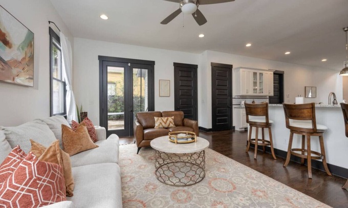 Historic Edgefield Apartment | Serene East Nash Retreat with Pool Table and Breakfast