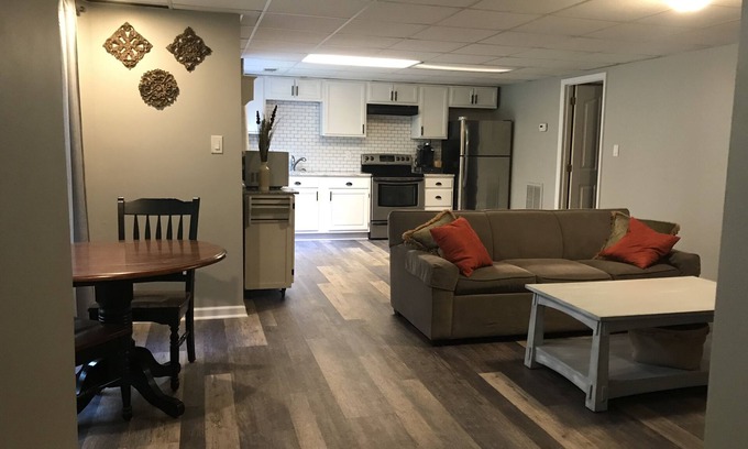 Prosperity Church Road Apartment | Serene Retreat: Modern 1BD Suite with Ocean View