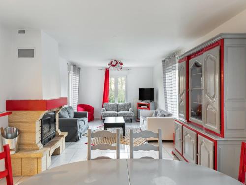 Englesqueville-la-Percee House | Peaceful Holiday Home with Garden - Rated 9.5/10
