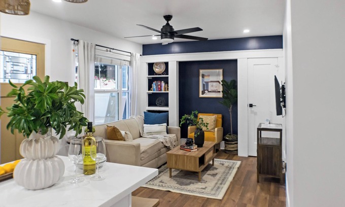 Willmore Apartment | Cozy Oceanfront Apartment near Convention Center with Parking