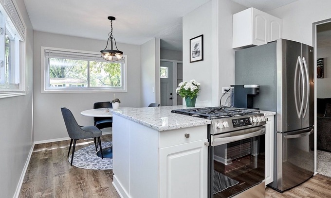 Streamwood House | Serene Garden Cottage with Pool & Spa Near Golf Course