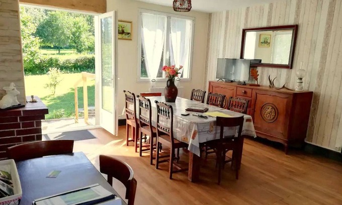 Couleuvre Cottage | Gite Couleuvre: Family-Friendly Retreat with Spa Access