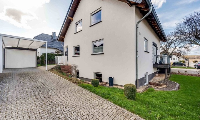 Roes Apartment | Idyllic Holiday Home in Eifel-Mosel with Garden & Kitchen