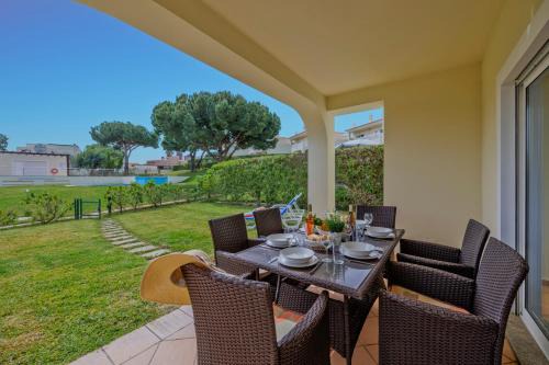 Vale Navio House | Serene Escapes at Tranquil Hideaway Olhos de Agua