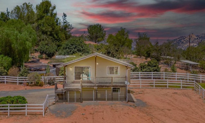 Rainbow CDP Other | Serene Retreat with Scenic Mountain Views and Breakfast
