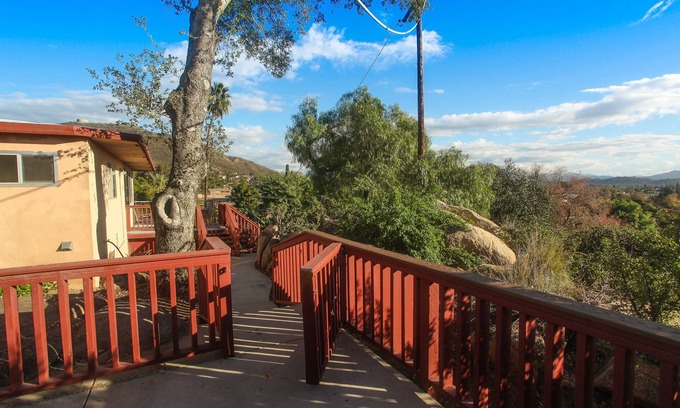 El Cajon House | Serene Hilltop 3BR Retreat with Spa and Hot Tub Amenities