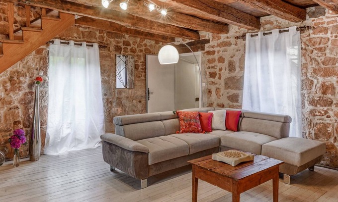 Teillots House | Serene Holiday Home with Private Pool & Pet-Friendly Amenities