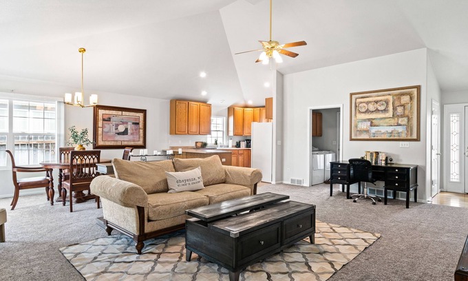Cheyenne House | Idyllic Retreat on the Cheyenne Greenway with Spa & Hot Tub