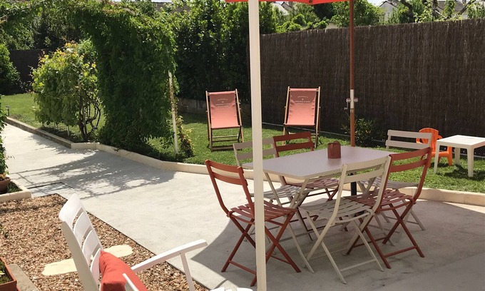 Chateauroux Cottage | Spacious Gite Châteauroux with Kitchen & Spa Amenities