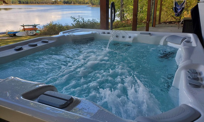 St. Helen House | Idyllic Lakefront Log Cabin with Incredible Views & Amenities