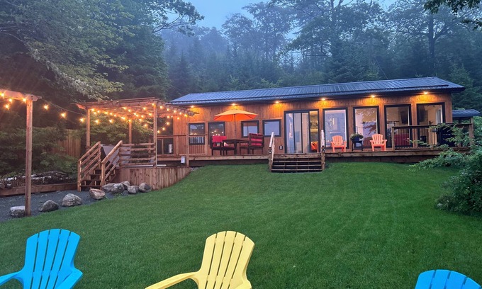 Halifax County House | Serene Lakeside Retreat with Hot Tub & Sauna Near Halifax