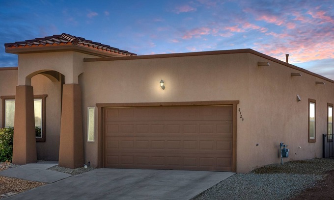 Las Cruces House | Relaxing Retreat in the City: Pool, Spa & Family Friendly