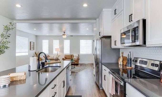 American Fork House | Serene Retreat with King Bed & Pet-Friendly Amenities