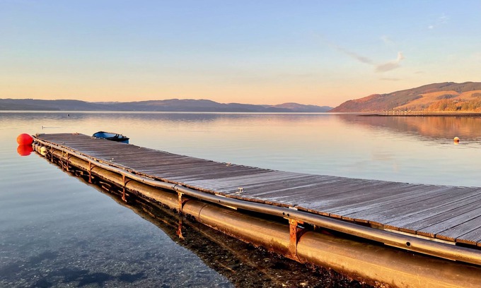 Tighnabruaich Ski Chalet | Pet-Friendly Retreat by the Water with 9.8 Guest Rating