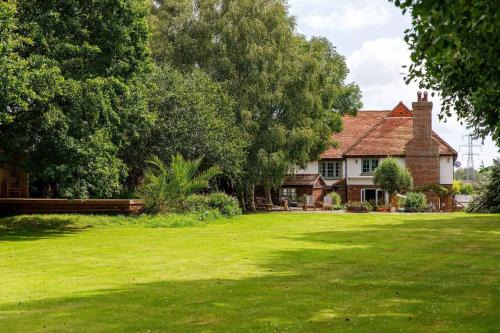 Chichester House | Serene Country Cottage with Family & Pet-Friendly Amenities
