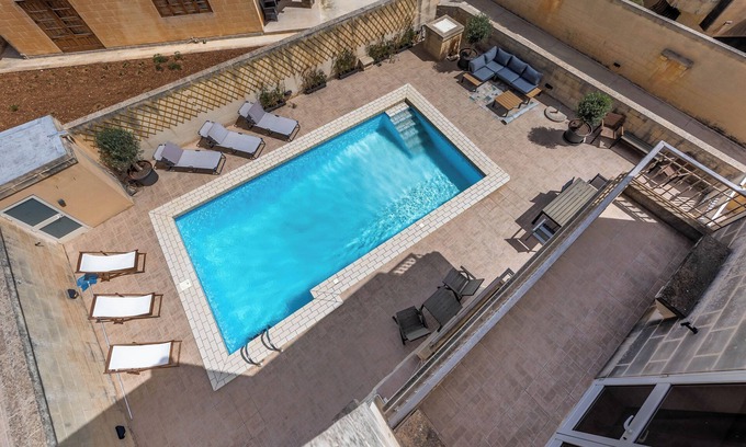 Swieqi Villa | Peaceful Mansion: Pool, BBQ & Game Room Awaits You