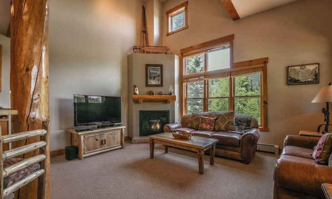 Keystone Condo | Experience Vibrant Fall Colors at Our Family-Friendly Retreat
