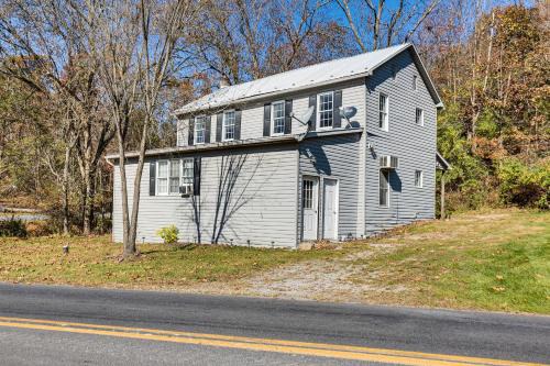 Mount Pleasant Mills House | Discover Hunters Dutch Country Paradise on Scenic Farm